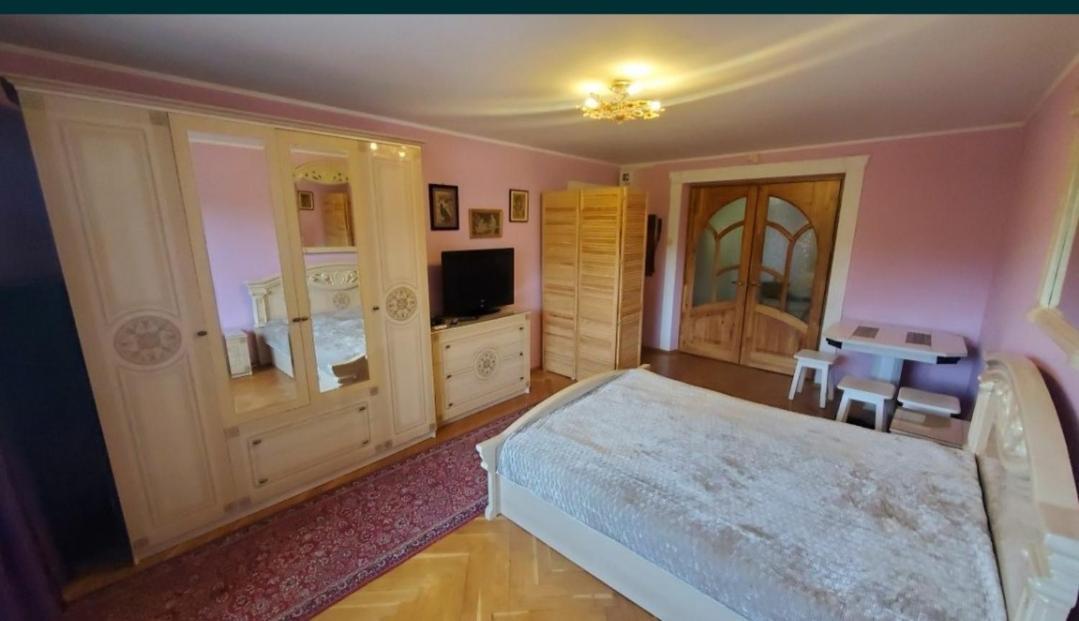 Затишні Апартаменти В Центрі Rivne Exteriör bild